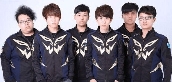 王钰栋伤退 王钰栋伤退